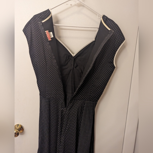 Pinup Couture Heidi dress in polka dots, size 2XL (No belt) - Picture 9 of 10